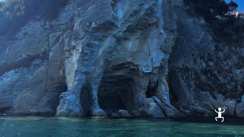 Tour in barca lungo la costa del Cilento con tappa alla grotta dell’Elefante e al Lido Azzurro di Agropoli, mare cristallino in Campania