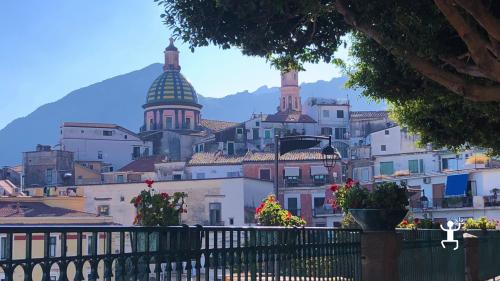 Pausa di degustazione di Limoncello a Vietri, esperienza perfetta per addii al celibato e nubilato e team building in Campania