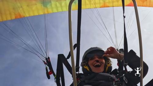 Sorvolo sui templi greci di Paestum in parapendio: perfetto per team building, addii al nubilato o celibato