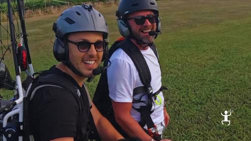 Esperienza in Campania con parapendio a motore sopra i templi di Paestum, ottima per team building o gruppi 