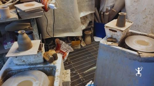 Ceramica artistica al tornio a Vietri sul Mare, esperienza creativa e culturale nella Costiera Amalfitana con maestra ceramista