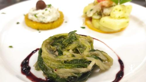 Tasting of a side dish rich in fresh, local vegetables from Benevento, for a corporate lunch in Campania