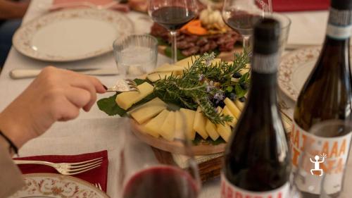 A platter with locally sourced cheeses in Benevento – a unique team-building opportunity, exploring the authentic local flavors of the Sannio in Campania.