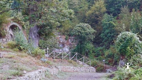 Entdecke die malerischen Dörfer Minuta und Pontone, bezaubernde Orte für einen romantischen Kurzurlaub oder eine Gruppenwanderung an der Amalfiküste
