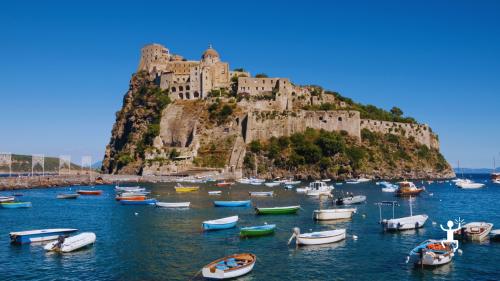 Ein unvergessliches Erlebnis im Aragonischen Schloss und im Celsa-Dorf in Ischia, perfekt für Paare auf der Suche nach einem romantischen Ausflug, Gruppen und Teambuilding in Kampanien