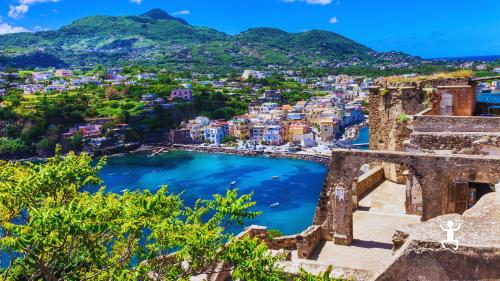 Geführte Besichtigung des Aragonischen Schlosses und des Celsa-Dorfes in Ischia, eine perfekte Geschenkidee für Junggesellen- und Junggesellinnenabschiede oder für einen besonderen Tag in Kampanien