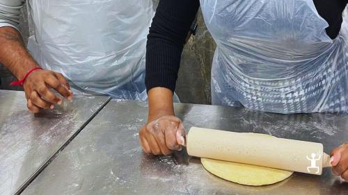 Cooking class di pasta fresca per coppie, con degustazione di piatti tipici napoletani in Campania