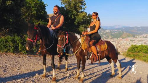 Percorso a cavallo tra Valle San Liberatore, Croce del Salignano e paesaggi della provincia di Salerno, per gruppi di amici