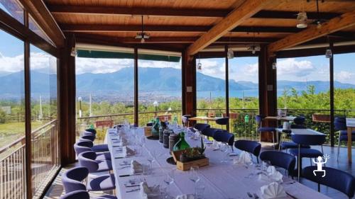 Tavolata con vista per degustazioni tipiche – perfetta per eventi, gruppi e team building in Campania