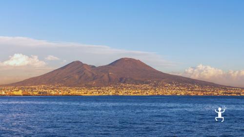 Raggiungimento vetta Vesuvio in e-bike – escursione sportiva e panoramica perfetta per addii al nubilato e celibato, famiglie e gruppi di amici