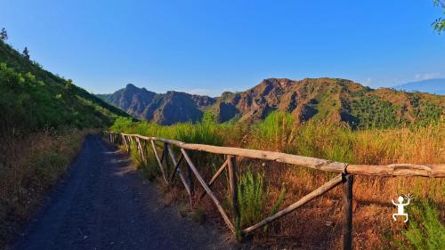 Panoramic view of the Gulf of Naples during e-bike excursion – Ideal for couples and bachelor/bachelorette parties
