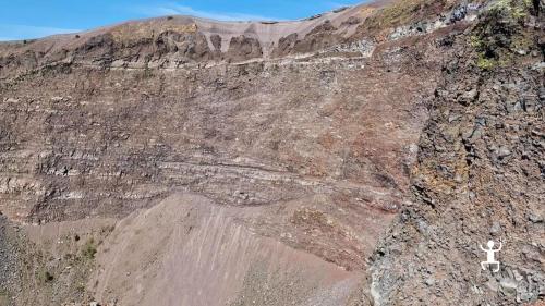 Esperienza autonoma in e-bike sul Vesuvio tra sentieri storici, ideale per coppie e piccoli gruppi in Campania