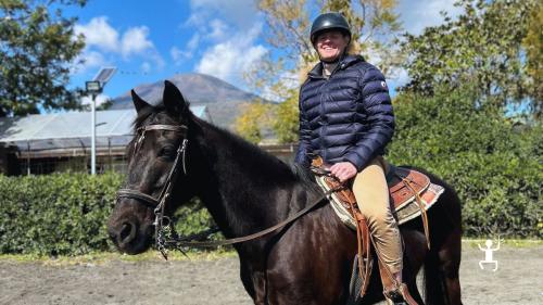Promenade à cheval dans le Parc National du Vésuve, vues imprenables sur le Golfe de Sorrente et Capri, une journée idéale pour les groupes d'amis et les familles