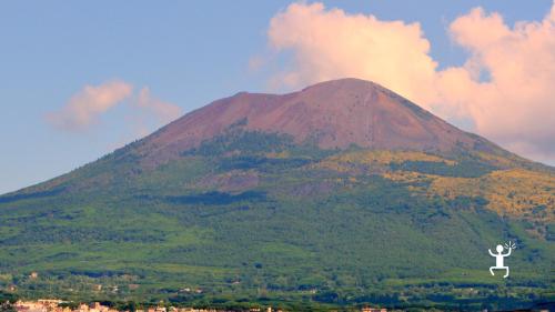 Tour in Vespa Piaggio PX 200 al Colle di Sant’Alfonso per coppie e team building tra natura e panorama in Campania