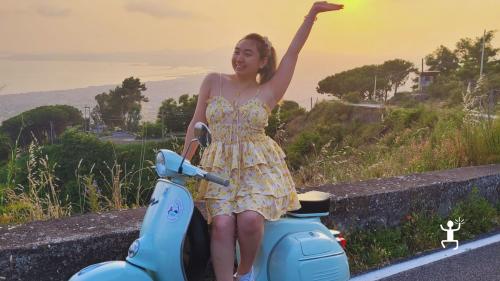 Experience on a 1960s Vespa Super between Amalfi and Positano with sea views, artisan boutiques and retro vibes