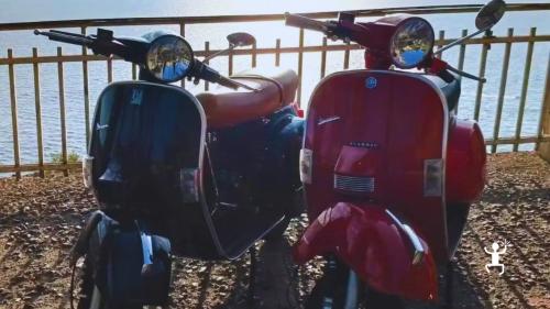 Esperienza vintage da Amalfi in Vespa GS 150 con sosta al Fiordo di Furore, gadget retrò e foto panoramiche