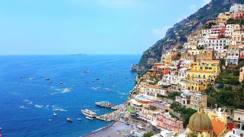Esperienza su due ruote da Amalfi tra boutique di Positano, il Fiordo e la bellezza intramontabile della Vespa