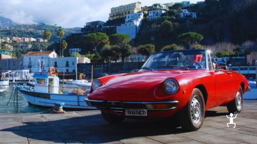 Esperienza vintage in Campania con Fiat 500 sulla Costiera Amalfitana con sosta al Fiordo di Furore e colazione vista mare