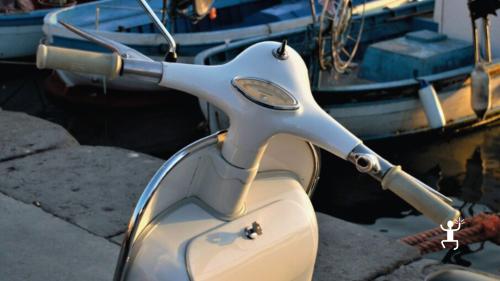 Tour classico in Vespa PX o Fiat 500 tra Posillipo e Castel dell’Ovo per gruppi, coppie e idee regalo in Campania