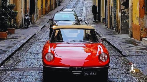 Teambuilding-Erlebnis mit Vespa oder Fiat 500 zwischen den historischen Wahrzeichen der Stadt und echtem Made in Italy-Design