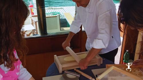 Cooking class and boat tour from Castellammare – exclusive experience on the Sorrento Coast for families and bachelor/bachelorette parties