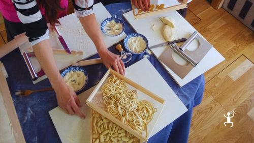 Cooking class in Castellammare di Stabia and tour of the Sorrento Coast – for couples, groups, and team building, an authentic experience in Campania