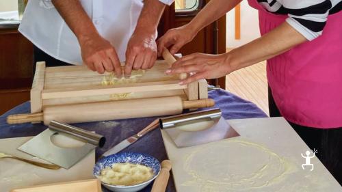 Cooking class on a boat and panoramic tour of the Sorrento Coast from Castellammare, ideal for couples and groups