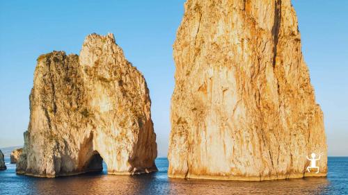 Tour ideale per esperienze romantiche o di gruppo tra i colori del tramonto sul mare della Costiera Amalfitana e vista su Capri