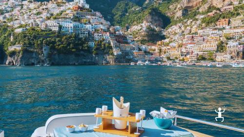 Esperienza in Campania adatta per eventi privati, team aziendali o momenti romantici, tra baie e villaggi pittoreschi