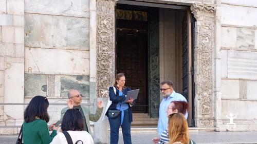 Visita guidata tra il Teatro Romano e Santa Sofia a Benevento, ideale per team building, coppie e appassionati di storia in Campania