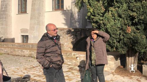 Passeggiata tra Santa Sofia e il centro storico di Benevento, perfetta per esperienze di gruppo e coppie in Campania