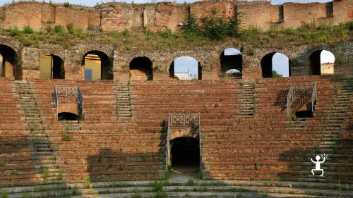 Visita al Teatro Romano di Benevento con guida locale, tappa suggestiva per un’idea regalo o attività di gruppo in Campania