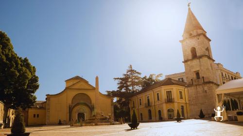 Tour guidato nel centro storico di Benevento tra storia e sapori, ideale per idee regalo e addii al celibato in Campania