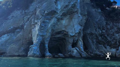Kurze Bootstour im Cilento mit atemberaubenden Ausblicken, ideal für Paare und Reisende mit wenig Zeit in Kampanien