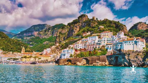 Escursione in gozzo sorrentino con vista su Vietri sul Mare, Cetara ed Erchie, ideale come esperienza regalo in Campania