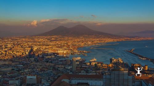 Two-hour Vespa tour to discover the most captivating views of Naples and Parco Virgiliano, for couples and families