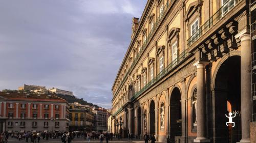 Vespa route through the Vomero viewpoints and Naples’ panoramic streets, designed for couples and groups of friends