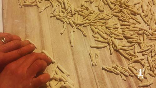 Degustazione di pasta fresca fatta a mano a Morcone, ideale per team building e idee regalo in Campania