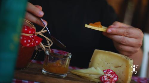 Laboratorio di erbe spontanee e preparazione zuppa contadina nel Beneventano, perfetto per gruppi in Campania