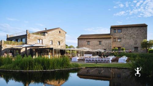 Degustazione di vini biodinamici nel wine resort di Teano, tra vigneti e biolago, ideale per coppie e gruppi