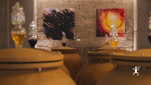 Relax al biolago naturale immerso nei vigneti del resort di Teano, ideale per gruppi e idee regalo