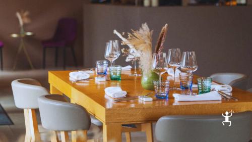 Percorso gourmet nel wine resort biodinamico di Teano in Campania, con degustazione vini e cucina locale, perfetta per coppie