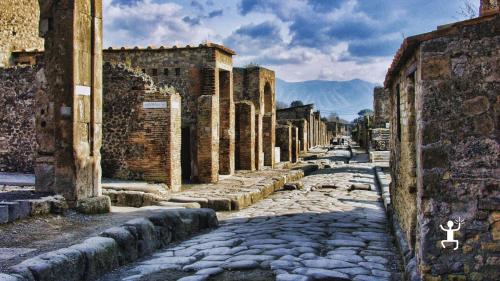Tour panoramico tra la Costiera Amalfitana e Pompei, tra arte ceramica e storia antica, ideale per coppie e team