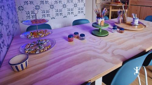 Esperienza creativa a Fuorigrotta, Napoli, con maestre ceramiste, perfetta per coppie e gruppi in Campania