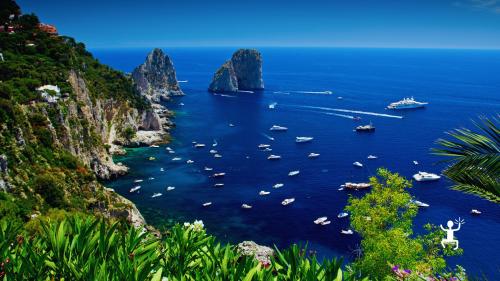 Tour in barca a Capri a bordo di un gozzo tradizionale con partenza da Marina Grande, ideale per coppie e gruppi in Campania