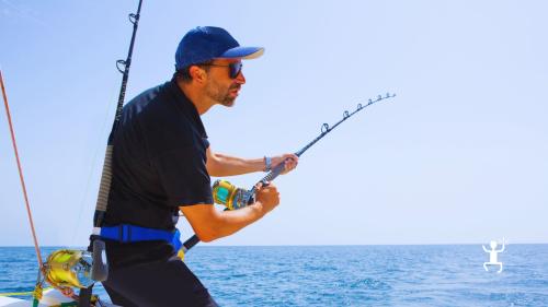 Attività di pesca d’altura e drifting da Miseno nel Golfo di Napoli con angler professionista, ideale per gruppi di amici 