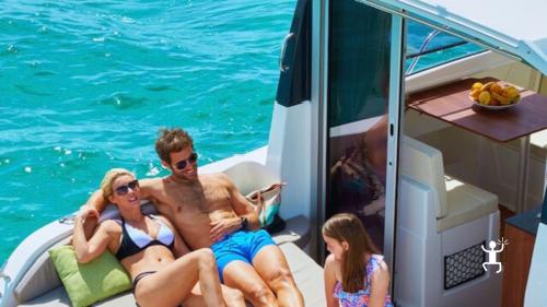 Sosta ai Maronti durante tour di Ischia, ideale per coppie, gruppi, famiglie e idee regalo in Campania