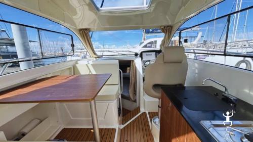 Veduta del Duomo di Amalfi dal mare, perfetta per esperienze ideale per coppie e famiglie in Campania