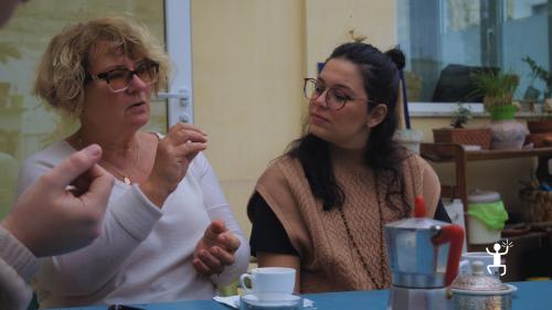 Workshop sui gesti napoletani alla Fondazione FOQUS con passeggiata nei Quartieri Spagnoli, ideale per addii al celibato 