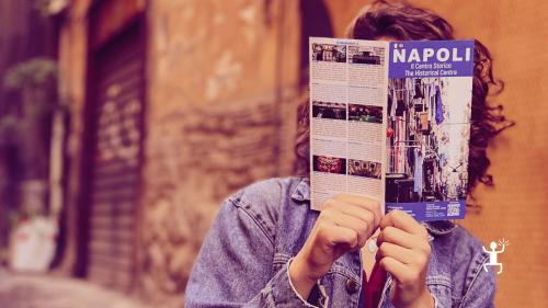 Consulenza personalizzata nel centro storico di Napoli con aperitivo a Palazzo Venezia, perfetta per gruppi di amici